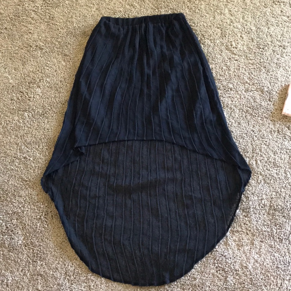 High low black pleated skirt